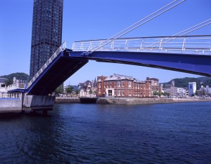 跳ね橋